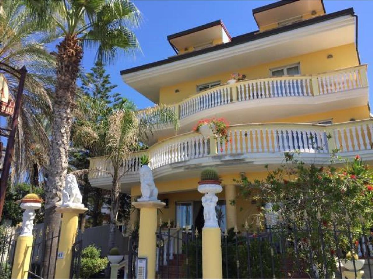 Cridda Hotel & Restaurant Gizzeria Exterior photo